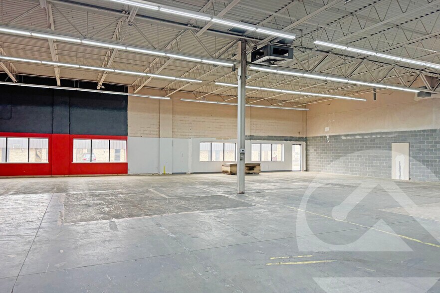 32535-32553 Schoolcraft Rd, Livonia, MI à louer - Photo du bâtiment - Image 3 de 5