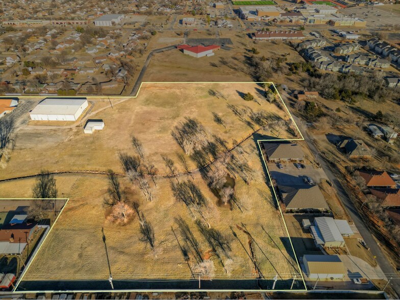 408 Century Dr, Moore, OK à vendre - Photo du bâtiment - Image 2 de 5