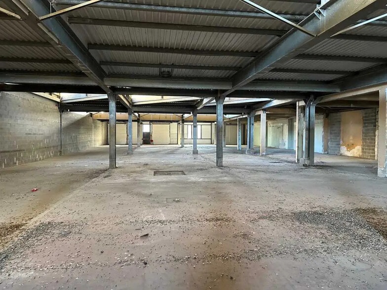 Flex in Corbas for sale - Building Photo - Image 3 of 6