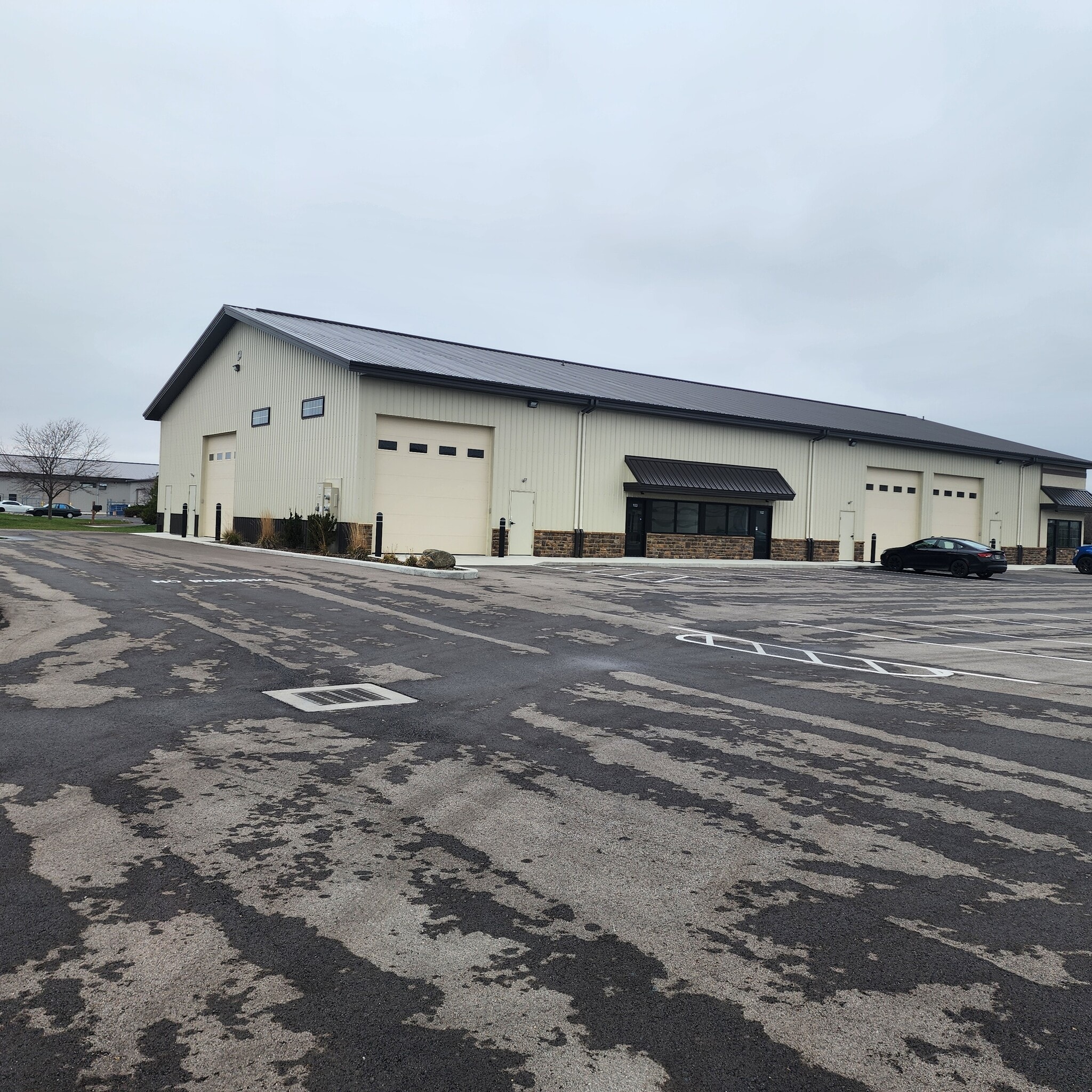 8315 Estates Pky, Plain City, OH for lease Building Photo- Image 1 of 7
