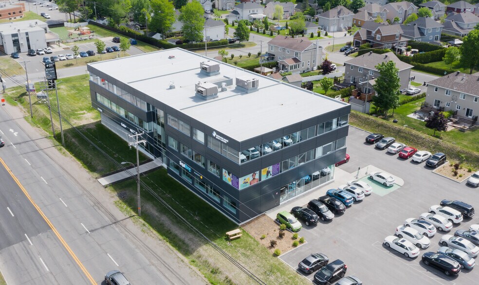 6750 Boul Guillaume-Couture, Lévis, QC à louer - Photo du bâtiment - Image 2 de 3