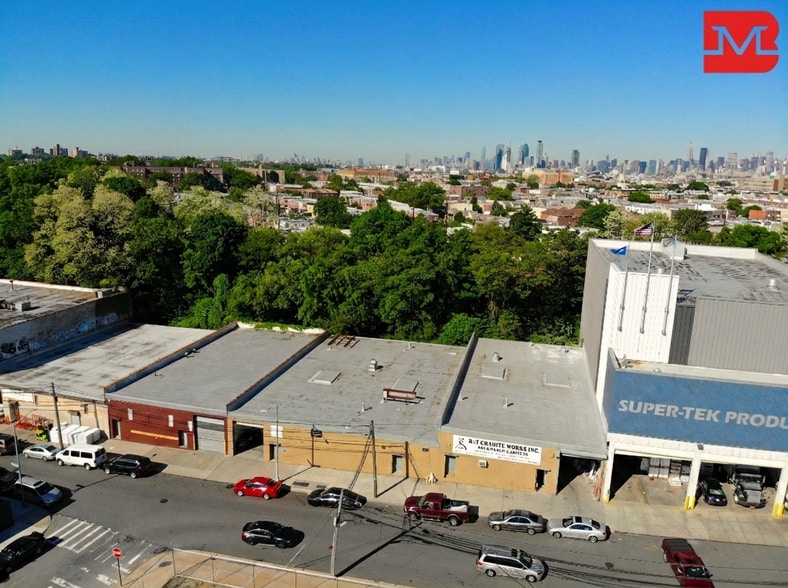 2566 Borough Pl, Woodside, NY for lease - Building Photo - Image 3 of 9