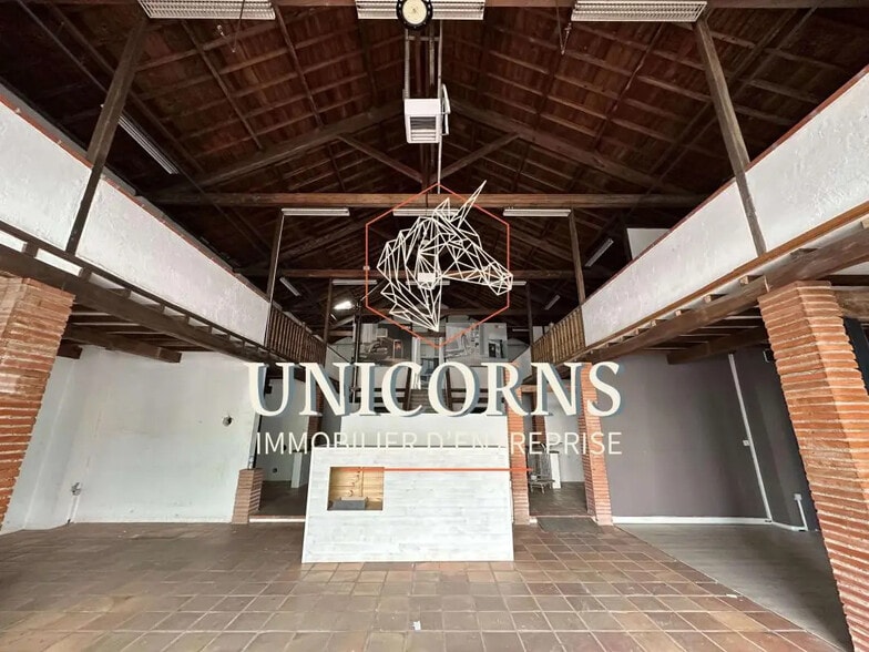Retail in Toulouse for lease - Interior Photo - Image 1 of 5