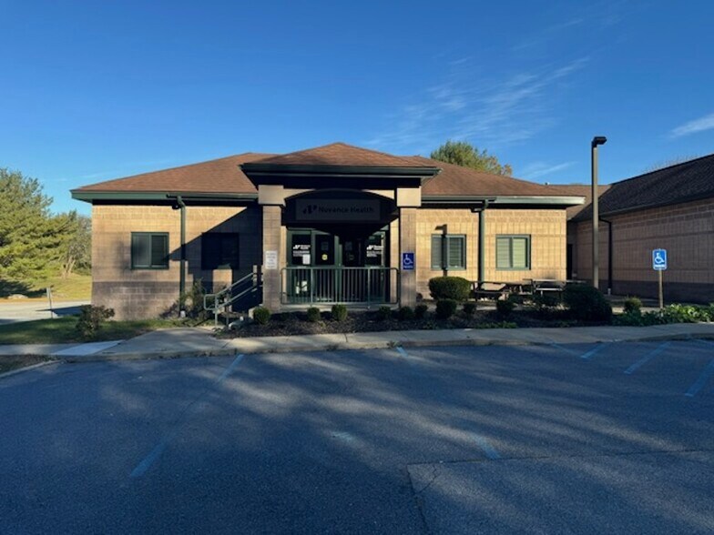 17 Crum Elbow Rd, Hyde Park, NY à vendre - Photo du bâtiment - Image 2 de 2