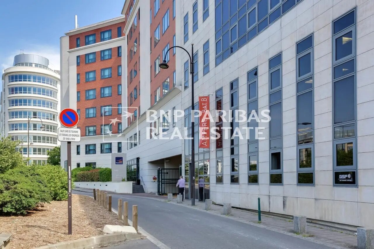 8 Rue Eugène Et Armand Peugeot, Rueil-Malmaison à louer Photo du bâtiment- Image 1 de 5