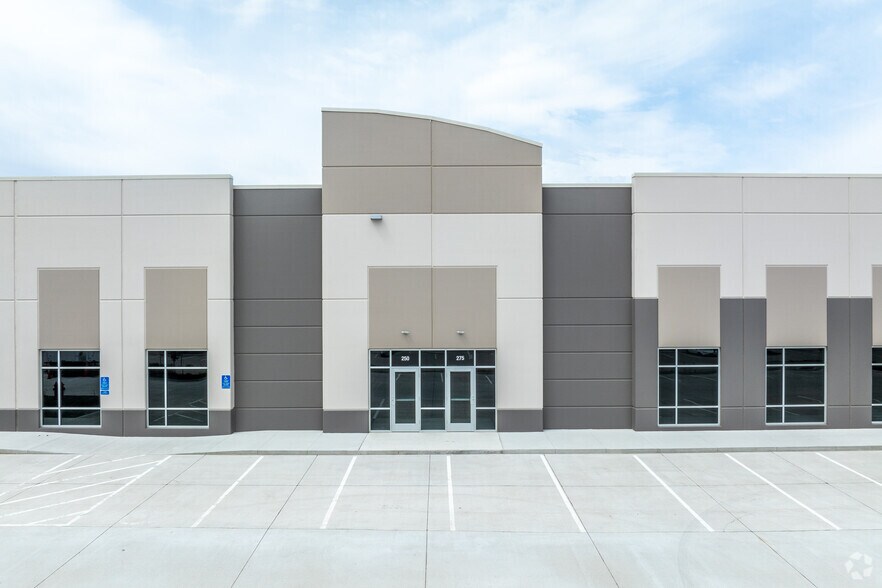 1400 SE 19th St, Grimes, IA à louer - Photo du bâtiment - Image 2 de 7