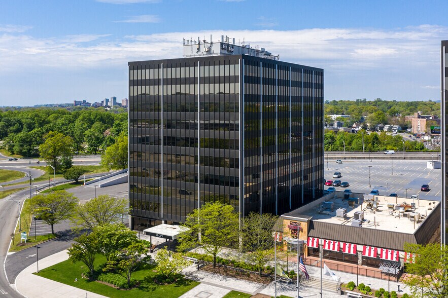 401 Hackensack Ave, Hackensack, NJ à louer - Photo du bâtiment - Image 1 de 13