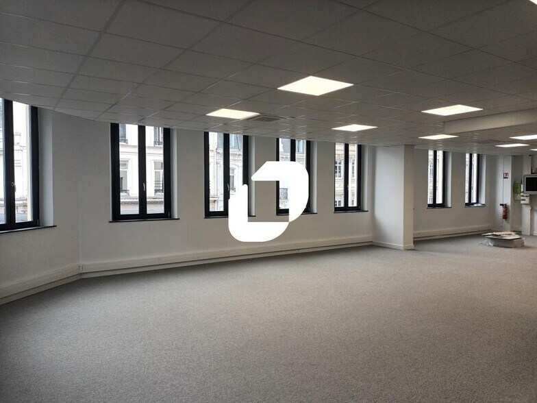 Office in Lille for lease - Interior Photo - Image 3 of 7