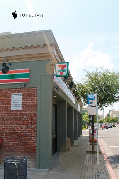 2602-2630 Tulare St, Fresno, CA for lease - Building Photo - Image 3 of 13
