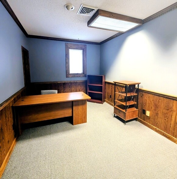 215 W Broadway St, Mount Pleasant, MI for lease - Building Photo - Image 3 of 4