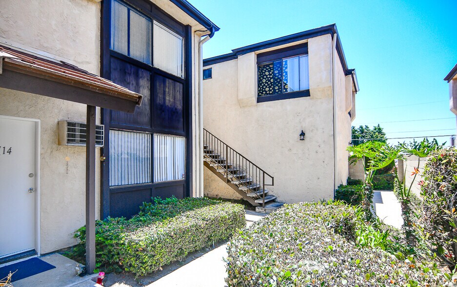 3712 Howard Ave, Los Alamitos, CA à vendre - Photo du bâtiment - Image 2 de 5