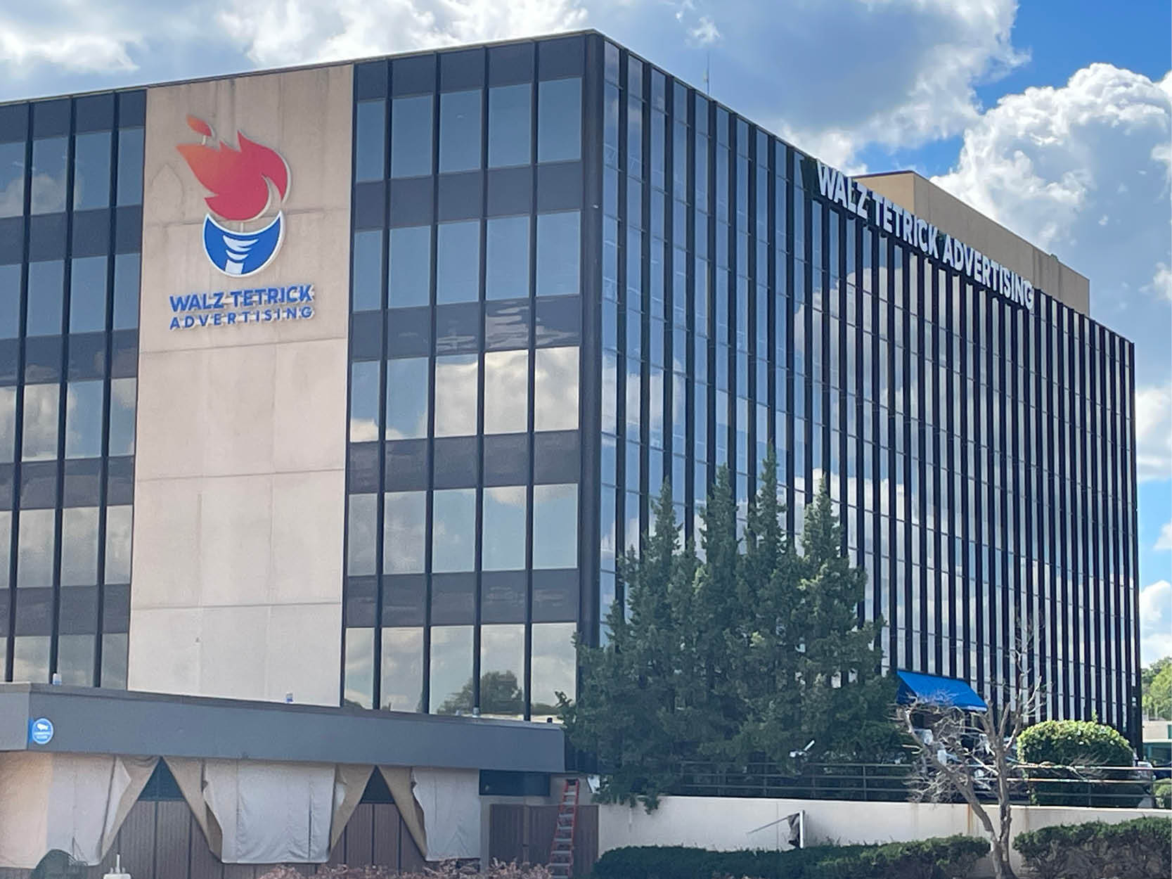 5201 Johnson Dr, Mission, KS à louer Photo du bâtiment- Image 1 de 13