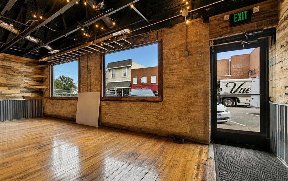 122 N Main St, Washington, IL à louer - Photo du bâtiment - Image 2 de 16