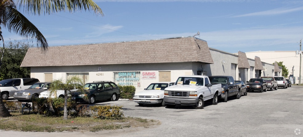 4261 Westroads Dr, Riviera Beach, FL for sale - Primary Photo - Image 1 of 9