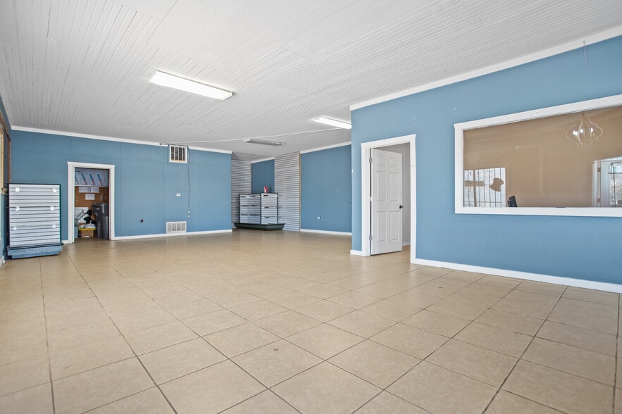 815 N 3rd St, Lufkin, TX for sale - Interior Photo - Image 2 of 32