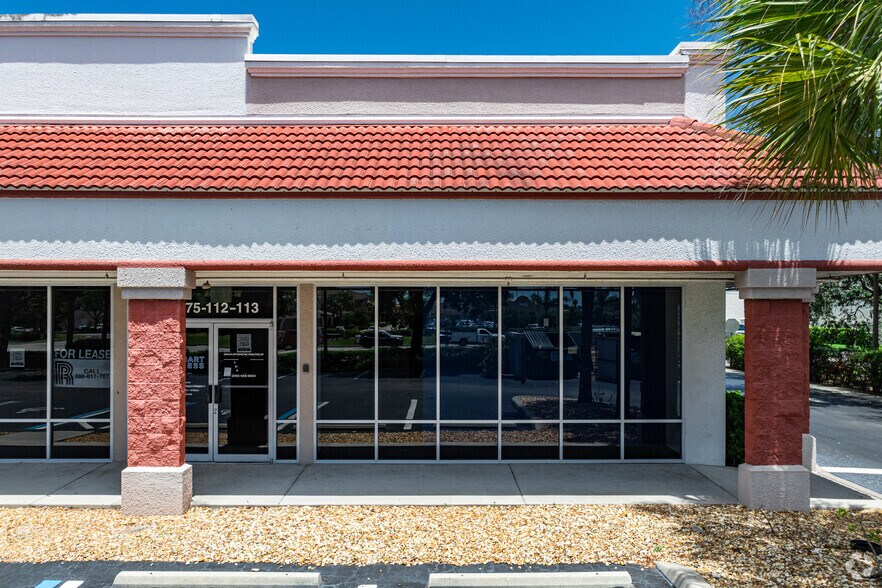 2251 Pine Ridge Rd, Naples, FL à louer - Photo du bâtiment - Image 2 de 16