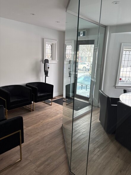 193 Roe Ave, Toronto, ON à louer - Photo du bâtiment - Image 2 de 13