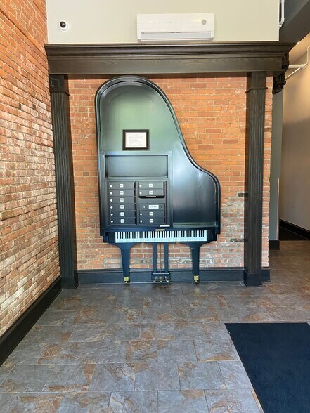 1224 Huron Rd E, Cleveland, OH à vendre - Photo du bâtiment - Image 2 de 11