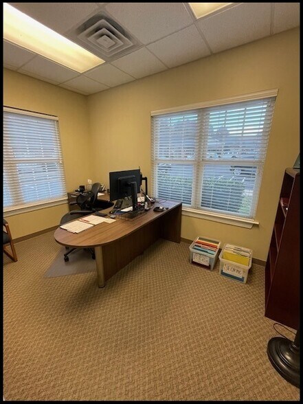 14636 Reese Blvd, Huntersville, NC for lease - Building Photo - Image 3 of 9