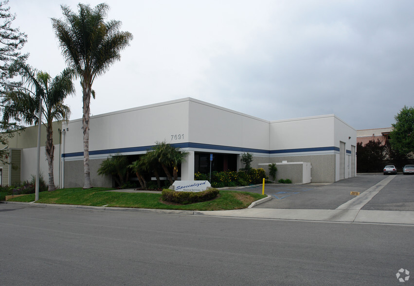 7691 Woodwind Dr, Huntington Beach, CA for lease - Building Photo - Image 3 of 4