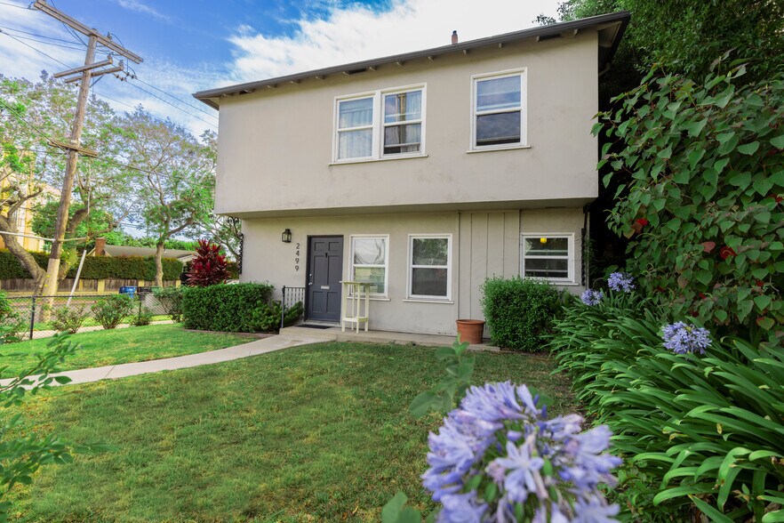 2499 S Barrington Ave, Los Angeles, CA à vendre - Photo du bâtiment - Image 2 de 5