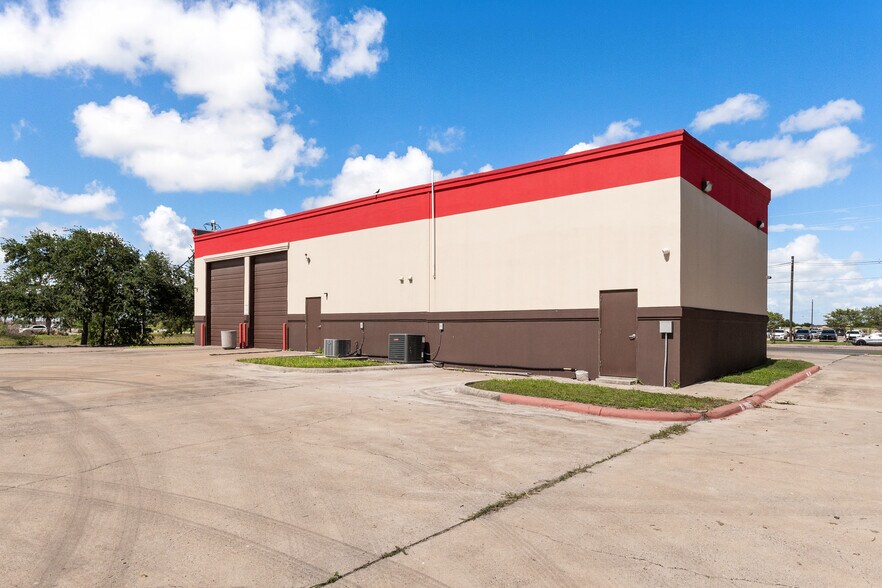 205 N Loop 499, Harlingen, TX à vendre - Photo du bâtiment - Image 2 de 23