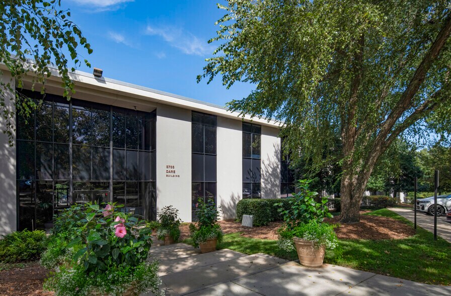 3733 National Dr, Raleigh, NC à louer - Photo du bâtiment - Image 2 de 12