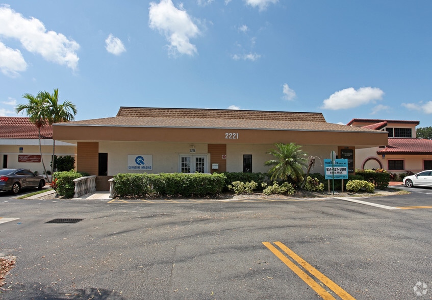 2221 N University Dr, Pembroke Pines, FL for lease - Building Photo - Image 2 of 7