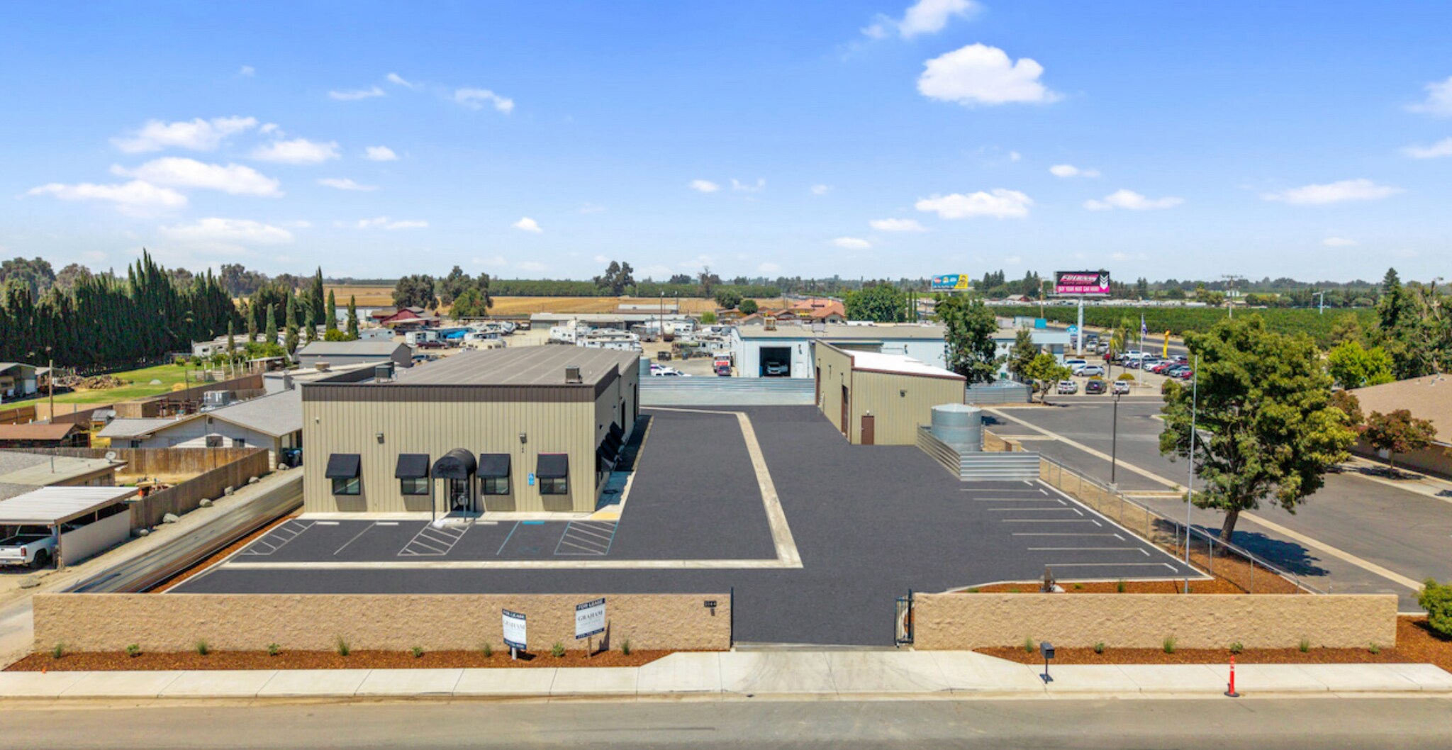 2144 E Pacific Ave, Tulare, CA à louer Photo principale- Image 1 de 13