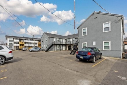 557 Riverview Dr, Columbus, OH à vendre - Photo du bâtiment - Image 3 de 3