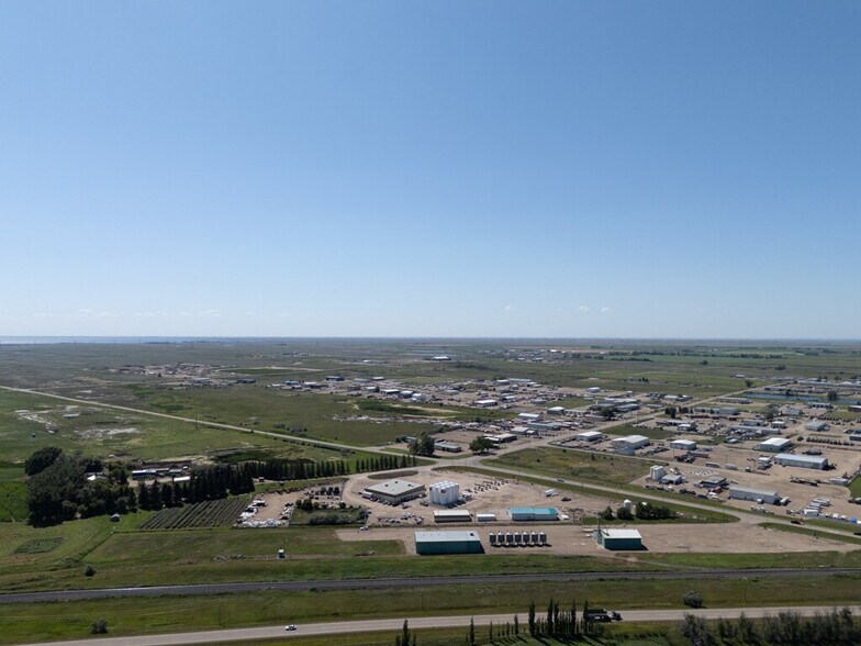 184075 7 St E, Brooks, AB à vendre - Aérien - Image 2 de 9