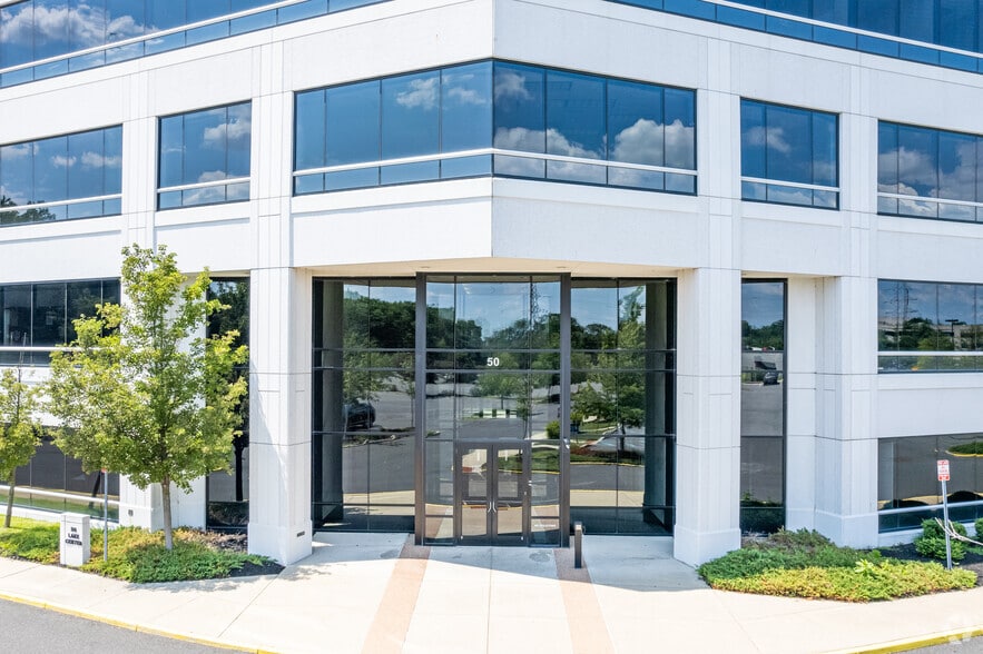 50 Lake Center Executive Pky, Marlton, NJ for lease - Building Photo - Image 2 of 7