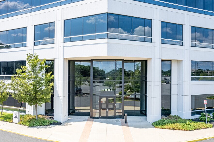 50 Lake Center Executive Pky, Marlton, NJ à louer - Photo du bâtiment - Image 2 de 7