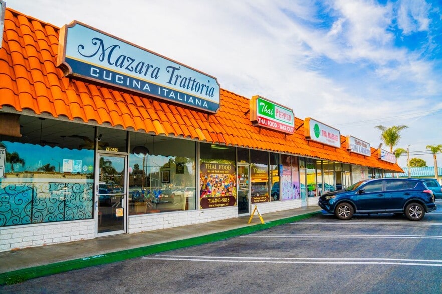 18001-18055 Beach Blvd, Huntington Beach, CA for lease - Building Photo - Image 2 of 4