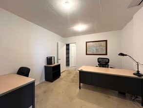 4825-4829 SW 75th Ave, Miami, FL for lease Interior Photo- Image 2 of 15