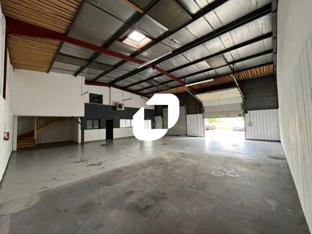 Flex dans CIVRIEUX-D'AZERGUES à louer Photo du bâtiment- Image 1 de 10