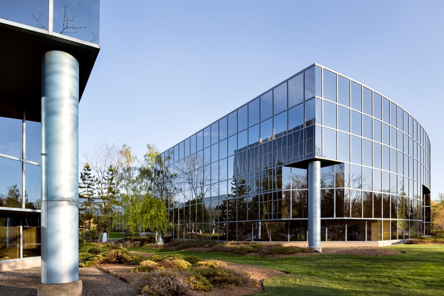 1 Manhattanville Rd, Purchase, NY à louer - Photo du bâtiment - Image 2 de 11