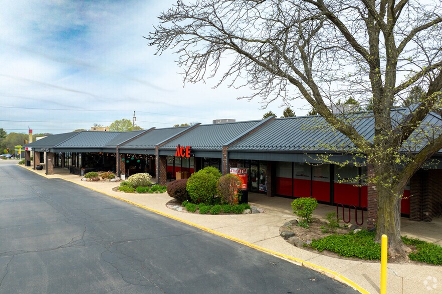 1605 N Alpine Rd, Rockford, IL for sale - Primary Photo - Image 1 of 21