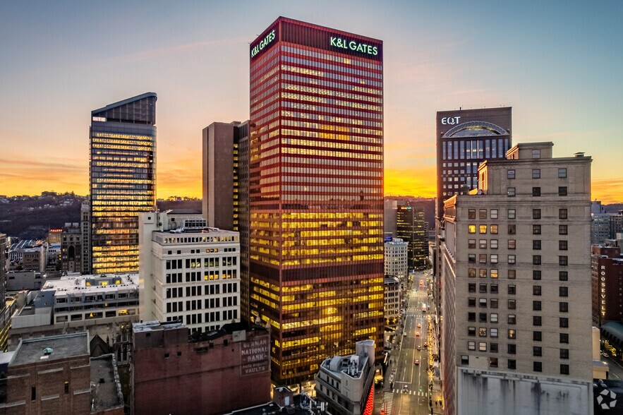 210 6th Ave, Pittsburgh, PA à louer - Photo du bâtiment - Image 1 de 12