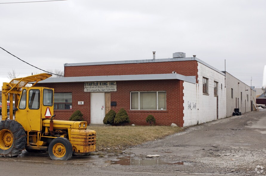 18 Lockport Ave, Toronto, ON for sale - Primary Photo - Image 1 of 1