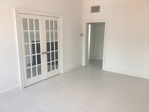 1054 Potomac St NW, Washington, DC for lease Interior Photo- Image 2 of 9