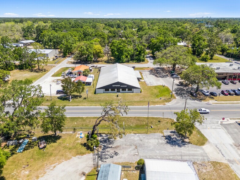 903 Suwannee Ave NW, Branford, FL à louer - Photo du bâtiment - Image 3 de 9