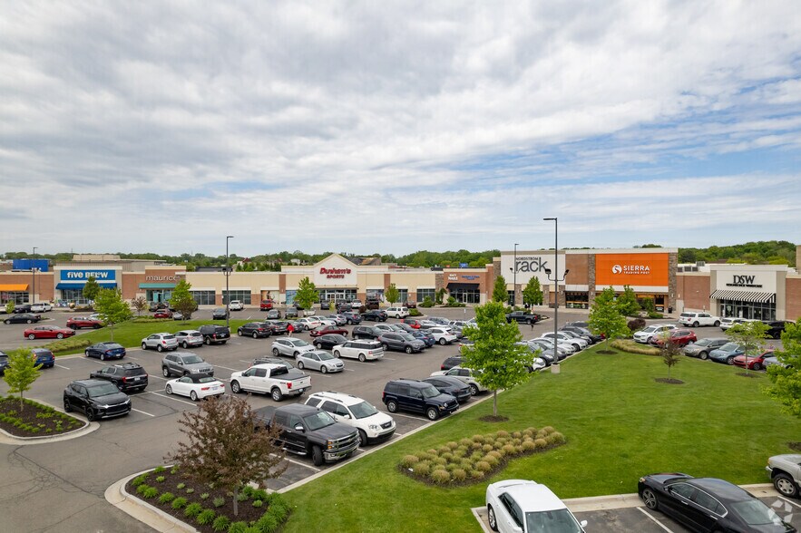 3545-3665 28th St SE, Grand Rapids, MI for lease - Building Photo - Image 3 of 7