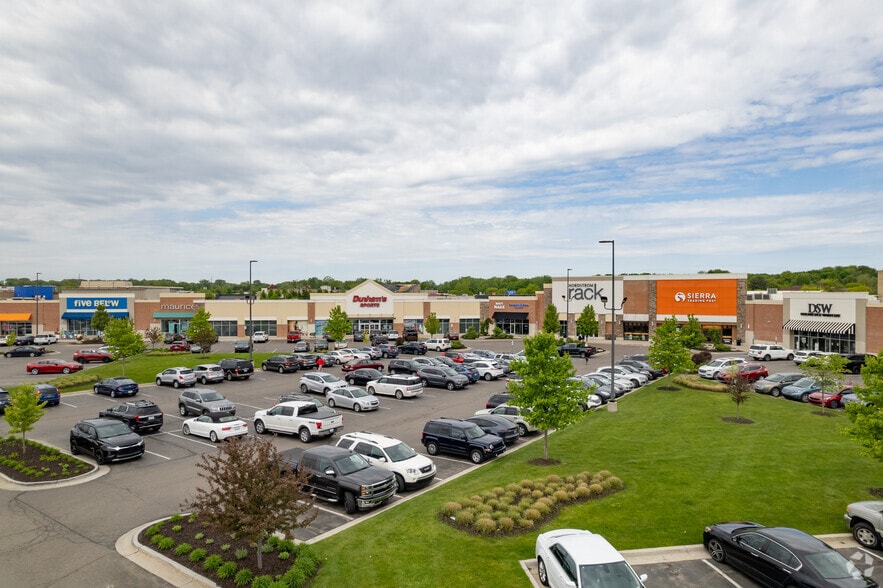 3545-3665 28th St SE, Grand Rapids, MI à louer - Photo du bâtiment - Image 3 de 7