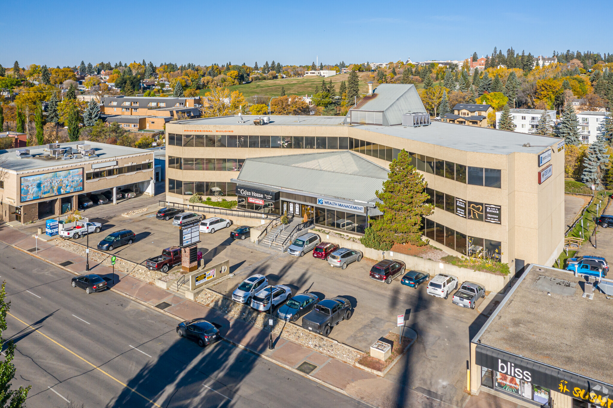 7 St Anne St, St. Albert, AB for sale Primary Photo- Image 1 of 6