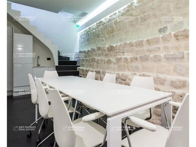 13 Rue Du Docteur Lancereaux, Paris for sale - Interior Photo - Image 3 of 4