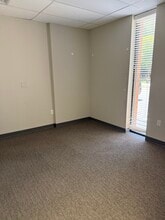 2013 Devonshire Dr, Columbus, GA for lease Interior Photo- Image 2 of 5