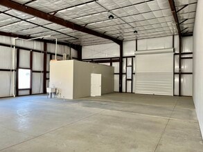 25115-25155 FM 2978 Rd, Tomball, TX for lease Interior Photo- Image 2 of 8