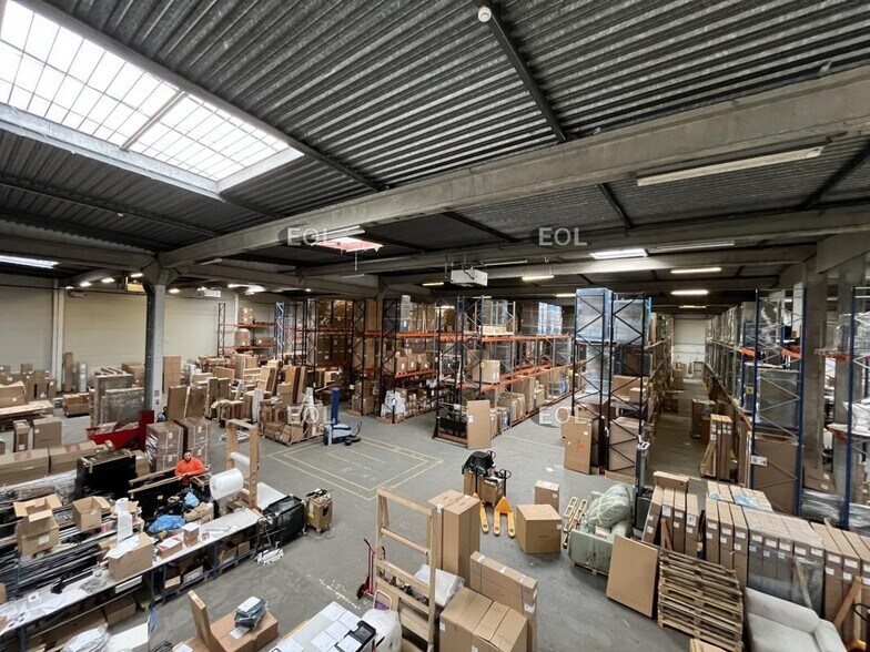 Industriel dans Épône à louer - Photo du bâtiment - Image 2 de 9