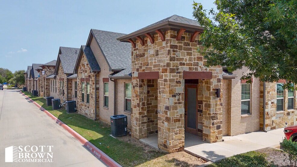 2214 Emery St, Denton, TX à louer - Photo du bâtiment - Image 3 de 6